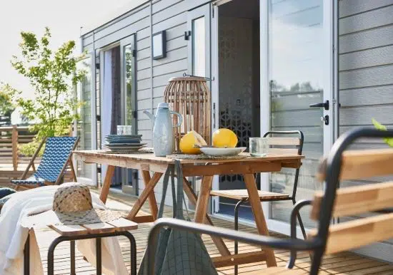 Vacances Grand large 2 table en terrasse mobil home Sunshine Habitat