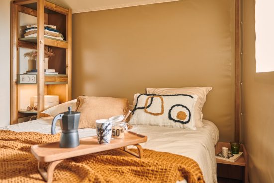 chambre parents du mini wood lodge 23-2-S