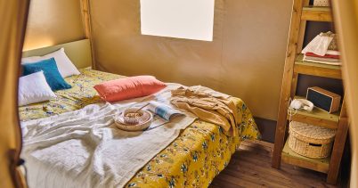 chambre parents wood lodge étagères rangement lodges ciat